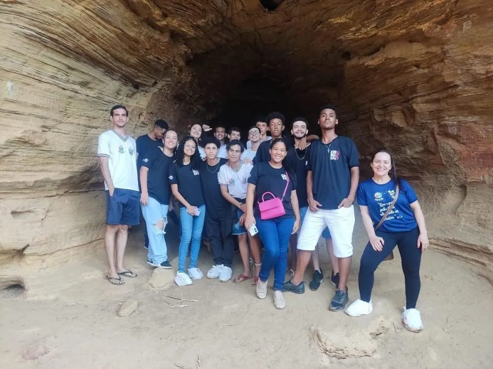 Alunos do CETIB exploram sítios arqueológicos em aula de campo em Caetité