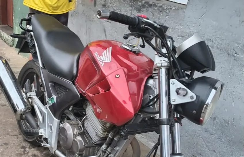 Polícia Militar recupera motocicleta com restrição de furto/roubo durante ronda em Brumado