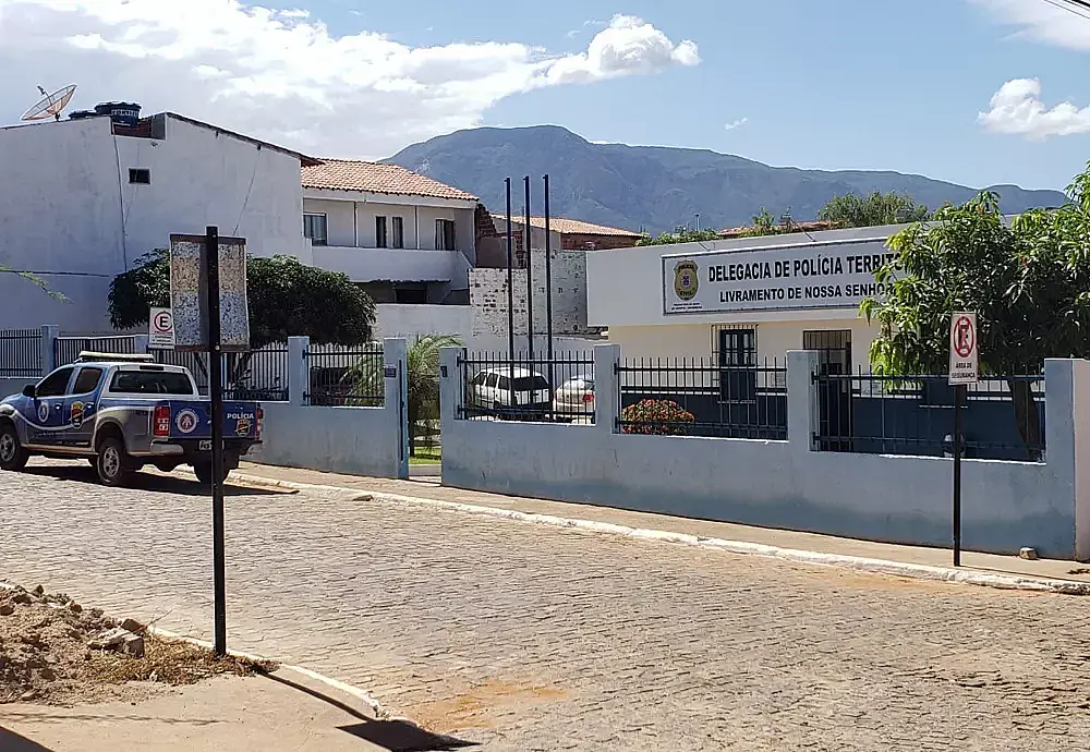 Suspeito de estupro de vulnerável e tentativa de estupro é conduzido à delegacia em Livramento de Nossa Senhora