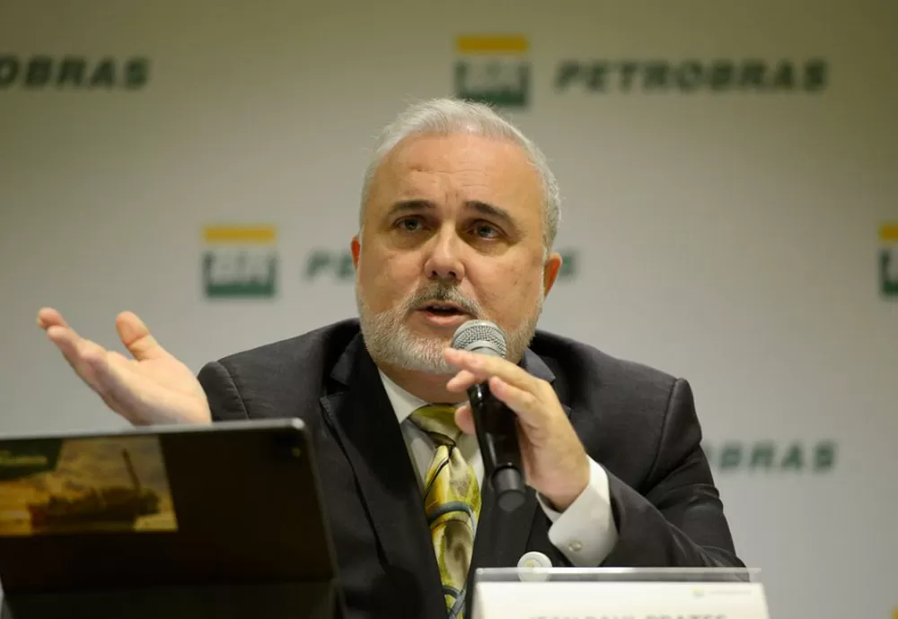 Prates descarta manter atual política de preços da Petrobras
