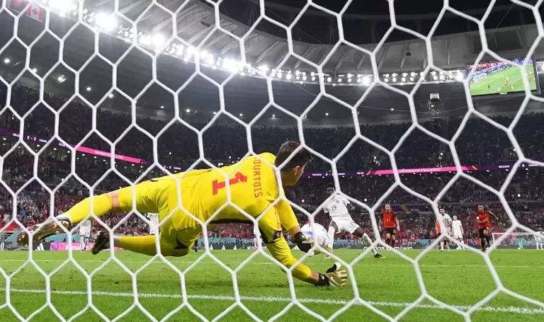 Courtois brilha, e Bélgica vence o Canadá em grande jogo