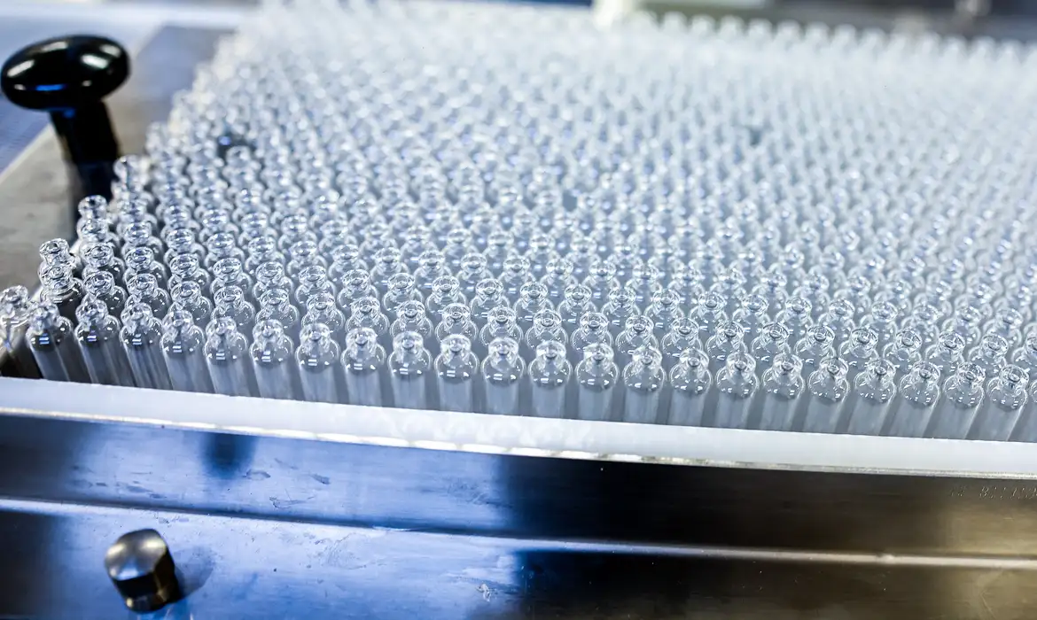 Em evento com Lula, farmacêutica anuncia expansão no Brasil