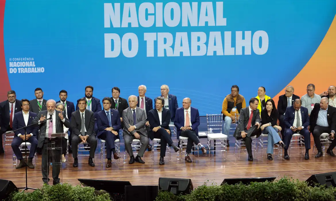 Fim do 6x1: Lula propõe negociação entre patrões, empregados e governo