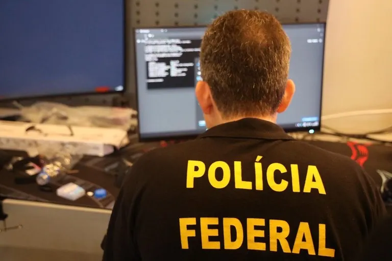 Polícia Federal deflagra operação contra fraudes bancárias envolvendo biometria de idosos