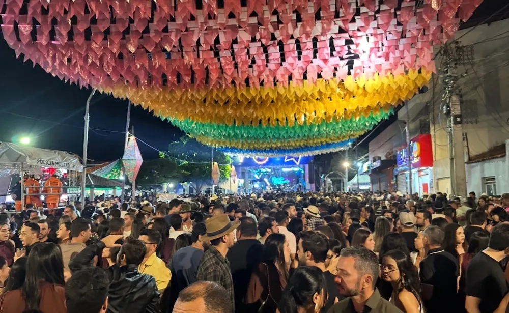 Brumado fecha São Pedro dos Olhos D'Água com sucesso de público e grandes atrações