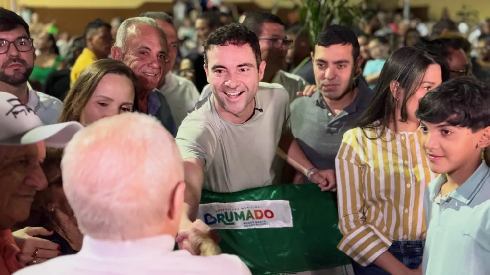 Fabrício Abrantes inaugura Praça Solon Milton Castro em área revitalizada no centro de Brumado