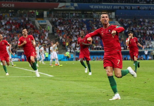 Cristiano Ronaldo faz três gols e garante empate com a Espanha