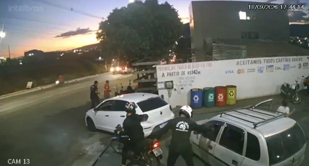 Homem é assassinado dentro de carro em posto de combustíveis no bairro São Félix, em Brumado