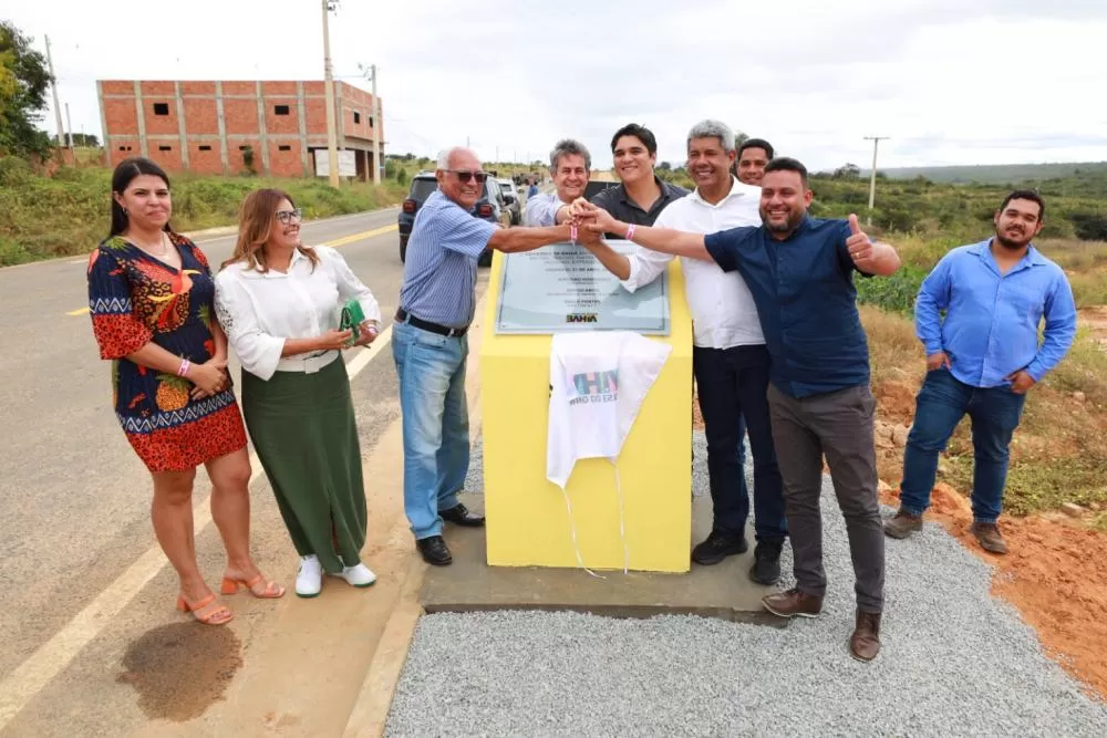 Entregas do Governo do Estado facilitam acesso à educação por estudantes das zonas rurais e garantem mais infraestrutura viária e hídrica para Jacaraci