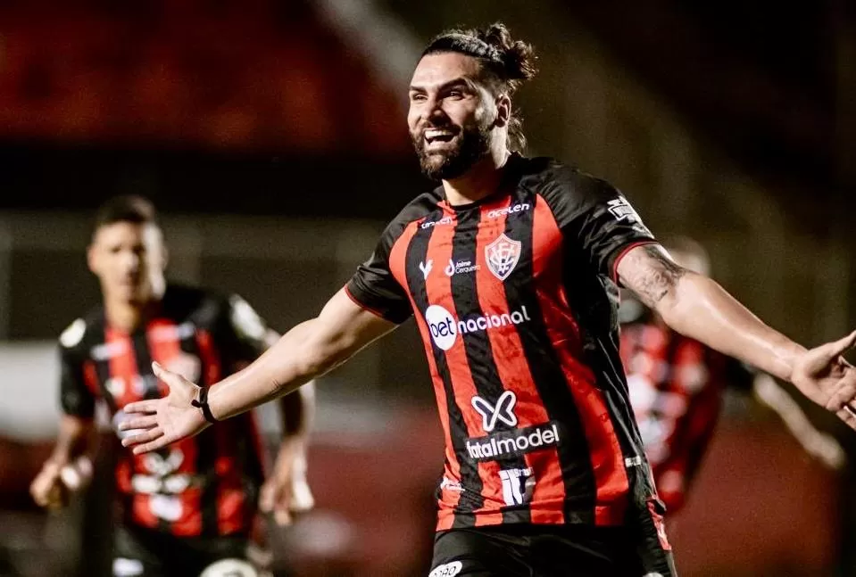 Vitória volta fazer dever de casa e amplia vantagem na liderança 