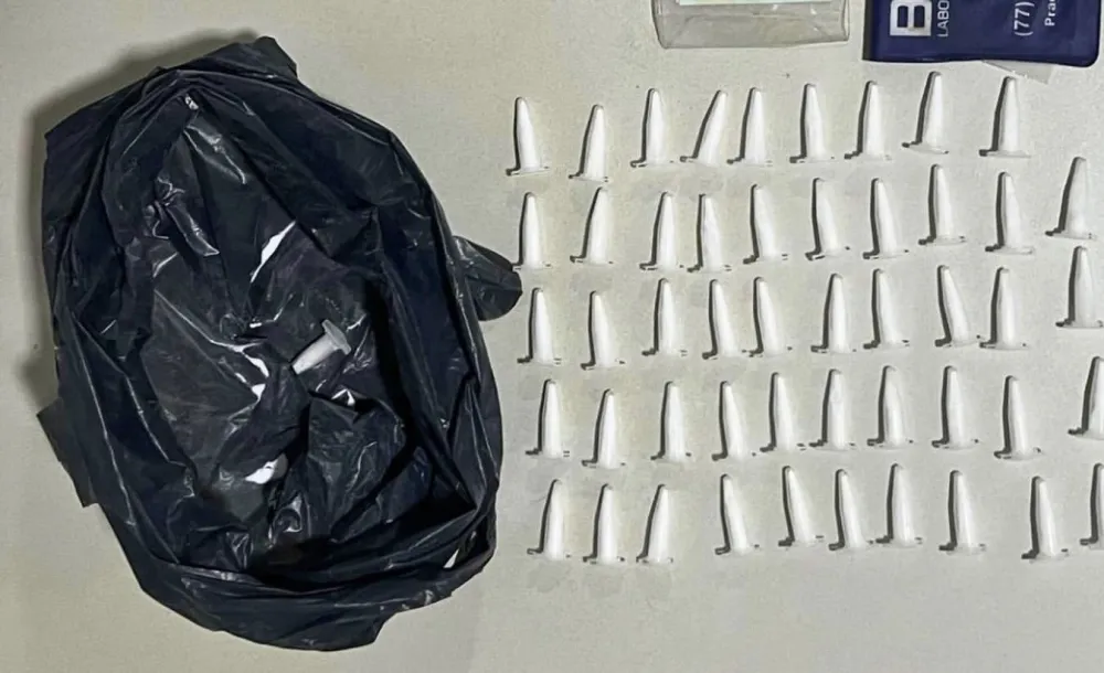 PM apreende drogas e conduz suspeito por tráfico em Riacho de Santana