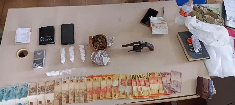 Quadrilha é presa em flagrante por tráfico de drogas em Itambé