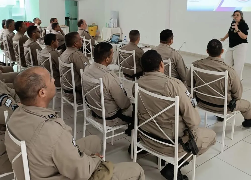 Delegada ministra palestra para policiais da CIPRv/Brumado sobre Lei Maria da Penha