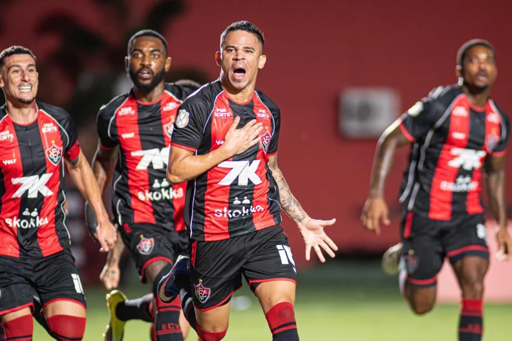 Vitória elimina Flamengo e avança às oitavas da Copa do Brasil