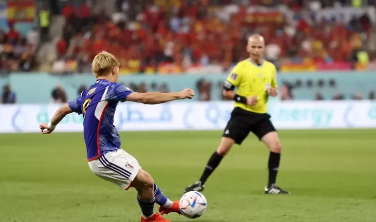 Japão repete roteiro da estreia, vira sobre a Espanha e termina 'grupo da morte' em 1º