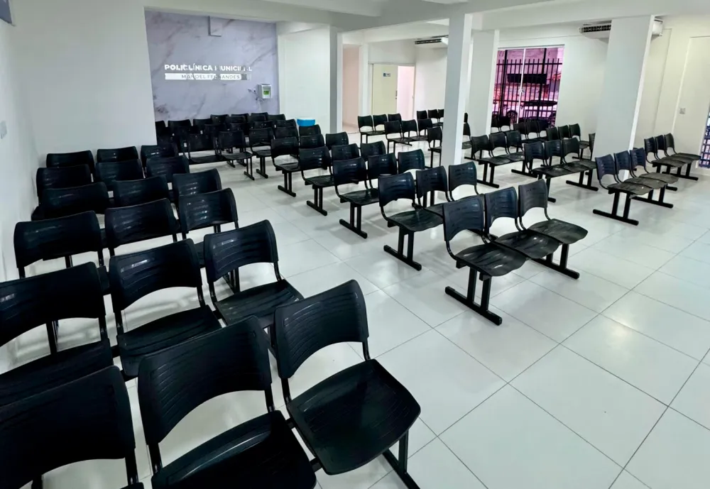 Prefeito Fabrício Abrantes inaugura nova recepção e brinquedoteca da Policlínica Policlínica Manoel Fernandes