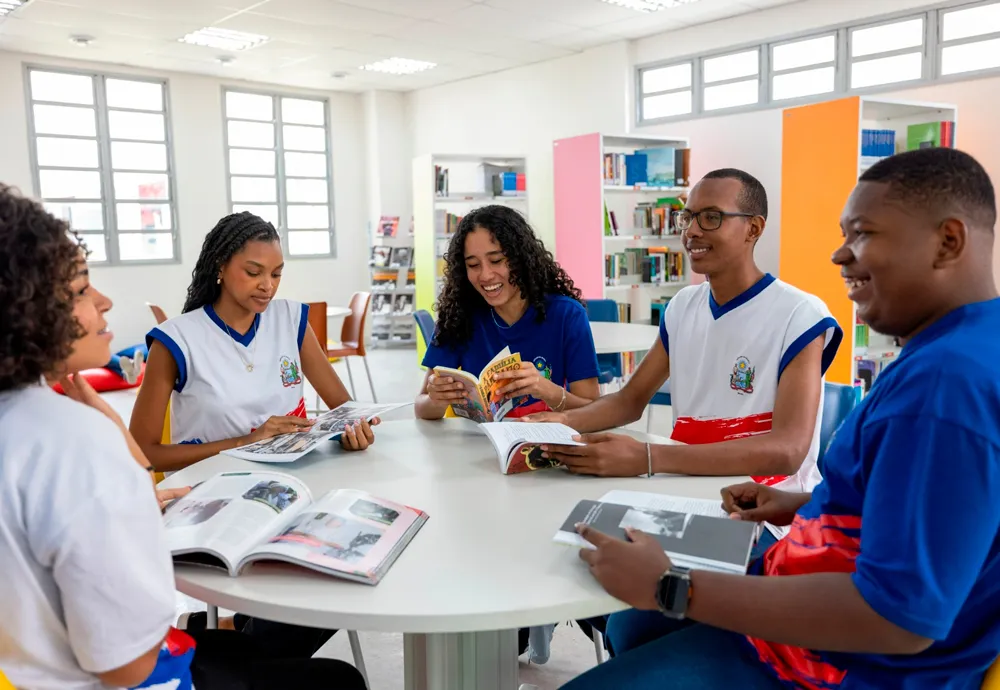 Mais de 500 mil estudantes garantem matrícula na rede estadual para 2026
