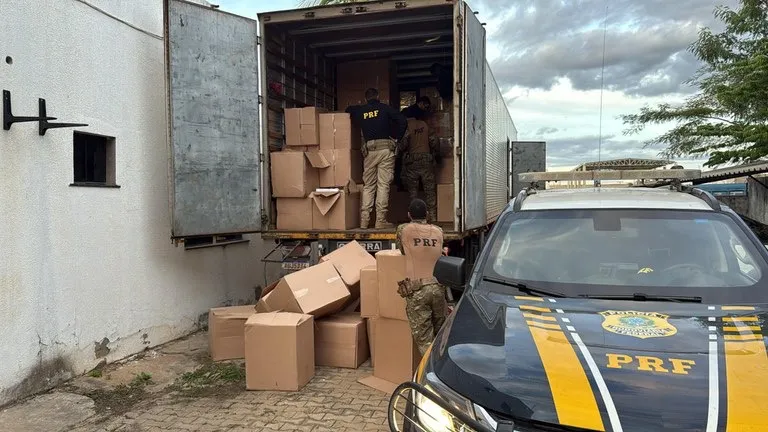 Apreensão recorde na região oeste da Bahia: 450 mil maços de cigarros contrabandeados são interceptados na BR-135