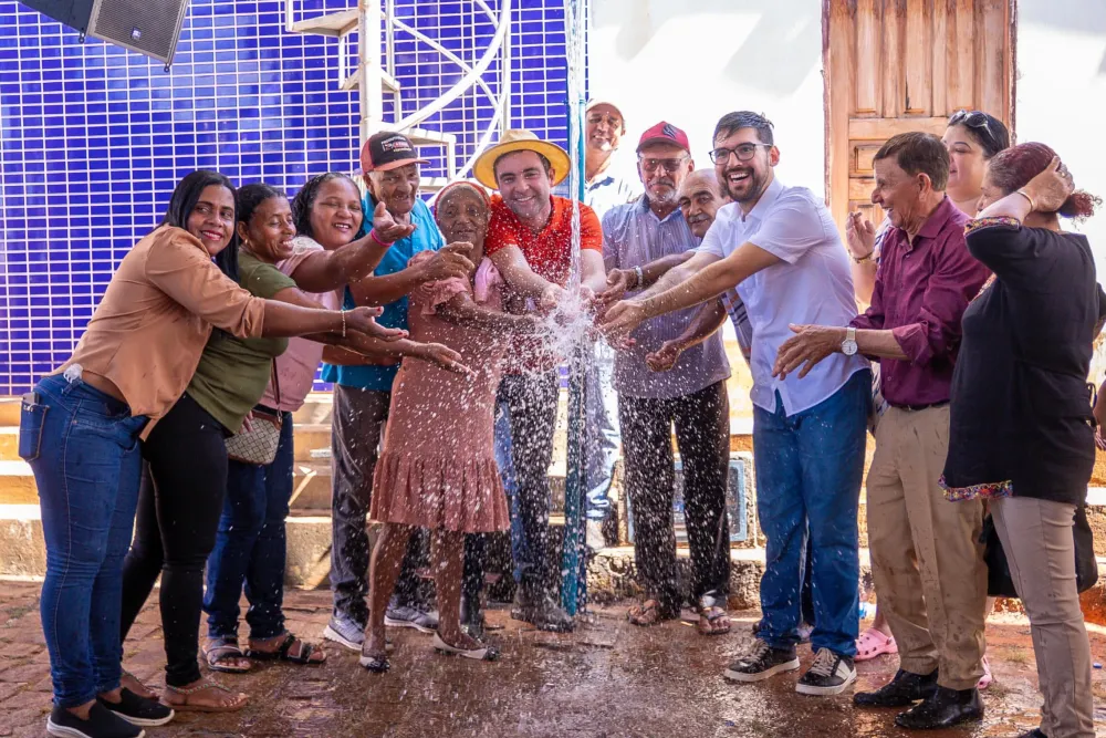 Prefeito Fabrício Abrantes inaugura sistema de abastecimento de água que beneficia Ubiraçaba e outras comunidades rurais de Brumado