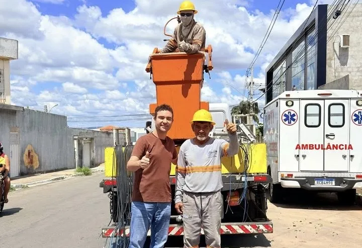 Prefeito Fabrício Abrantes acompanha avanço do Cidade Iluminada neste domingo em Brumado