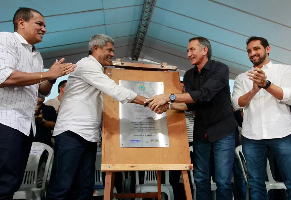 Estado entrega sistemas de esgotamento e abastecimento de água, obras de infraestrutura e esporte em Rio do Pires