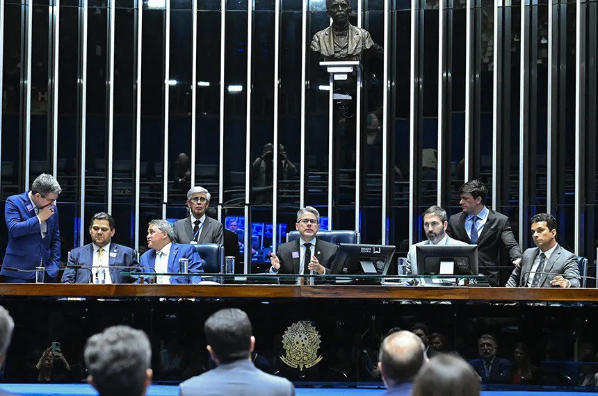 Adultização: Senado aprova projeto para proteger crianças em ambientes digitais