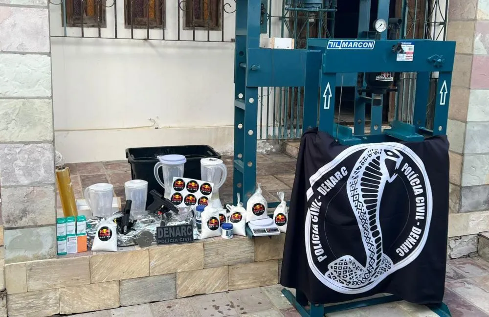 Polícia Civil da Bahia desarticula laboratório de refino de cocaína e prende líder de organização criminosa