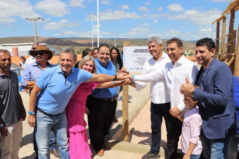 Ivana Bastos, Jerônimo Rodrigues e prefeitos entregam obras em Feira da Mata, Botuporã e Lagoa Real
