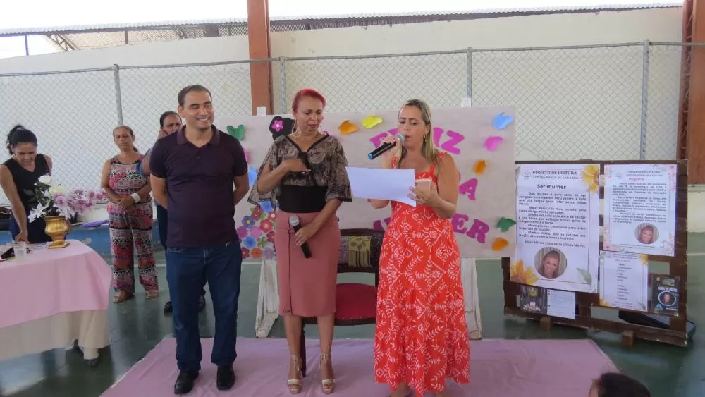 Dia Internacional da Mulher: Sílvia Mello é homenageada na Escola Suzana Maria Guimarães, em Brumado