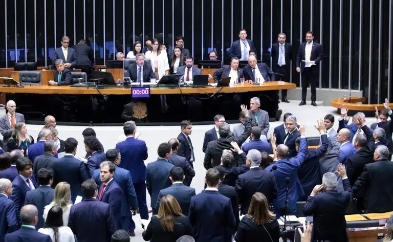 Câmara aprova imposto para compras internacionais de até US$ 50