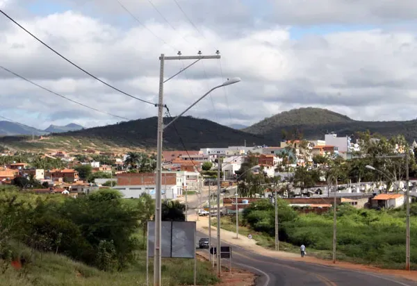 Suspeito de furtar motocicleta é contido por populares e levado à delegacia em Tanhaçu