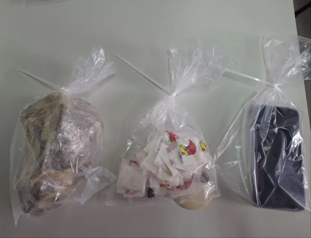 PM apreende drogas, recupera veículos e conduz dois suspeitos em Macaúbas