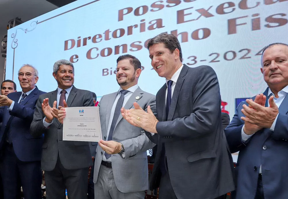 Quinho e diretoria tomam posse na UPB