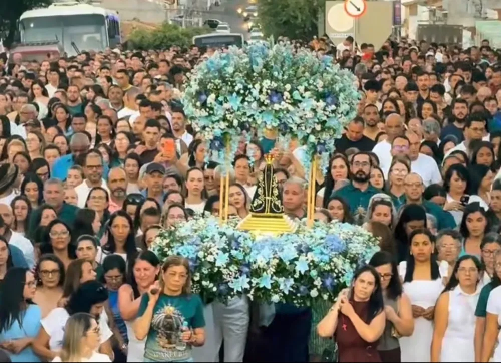 Brumado celebra Nossa Senhora Aparecida com procissão e missa no Ginásio de Esportes