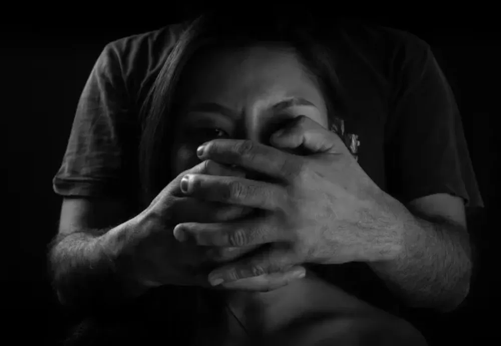 No Brasil, uma mulher é vítima de violência a cada quatro hora