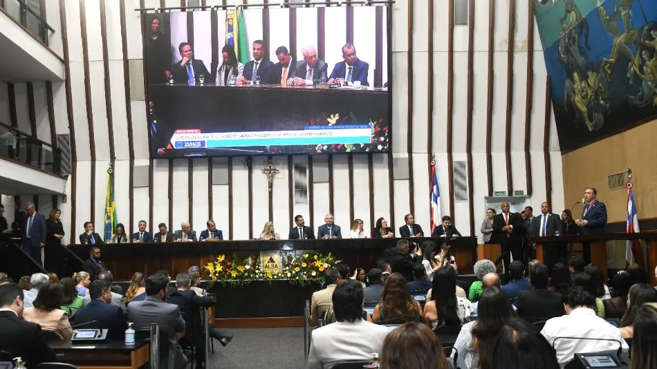 ALBA concede cidadania baiana e Comenda 2 de Julho ao presidente do STF