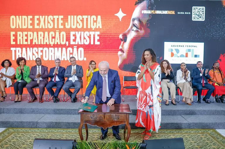 Governo determina reserva de 30% de cargos de confiança para pessoas negra