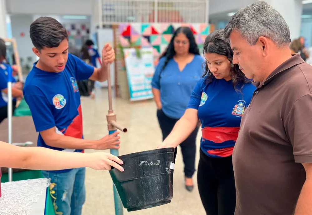 Prefeito Wilson do Café acompanha atividades de alunos do CETI Ana Lúcia em Barra da Estiva