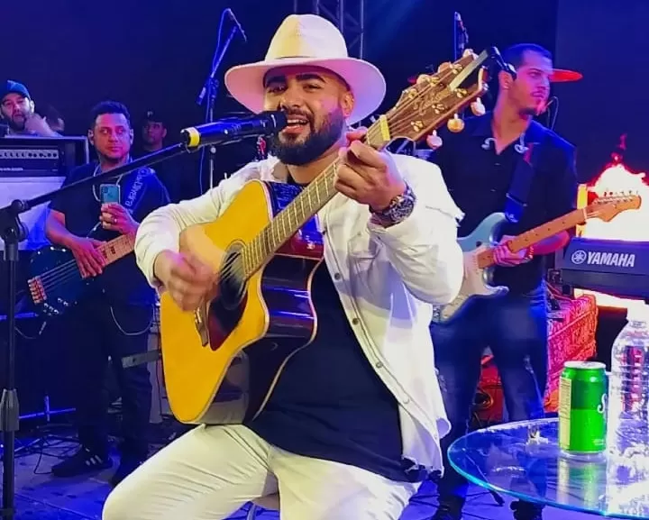 Ikaro Lobo se apresentará na 33ª Missa e Vaquejada de Lagoa Real