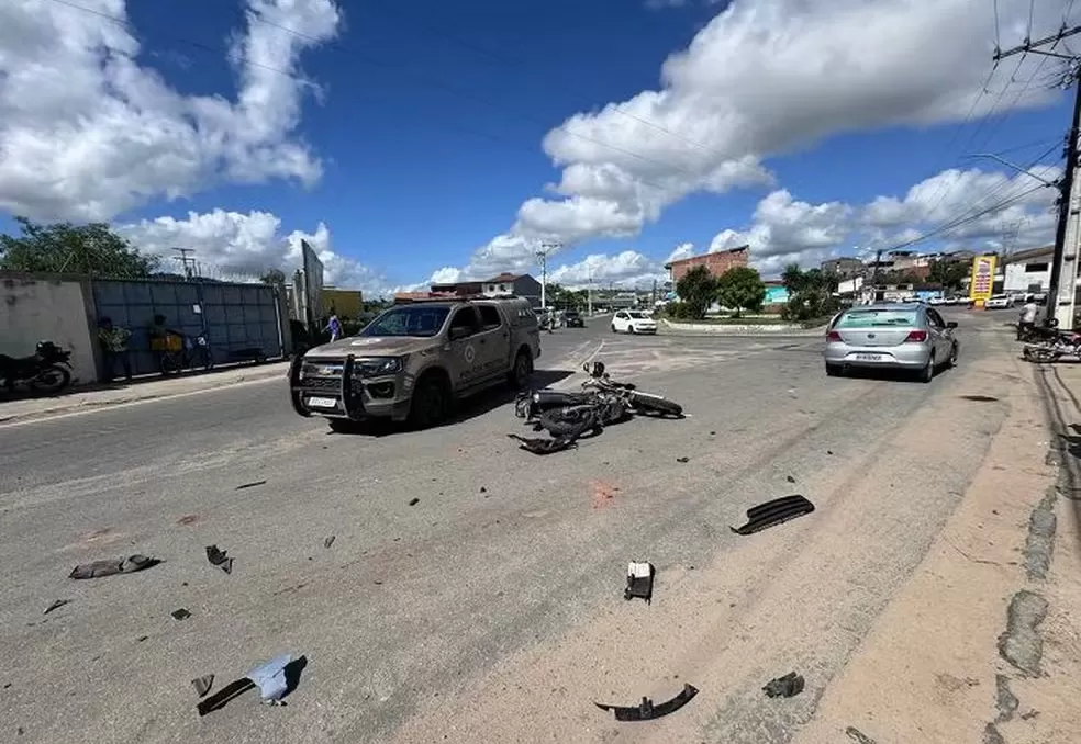 PMs sofrem ferimentos em acidente durante escolta do vice-governador da Bahia