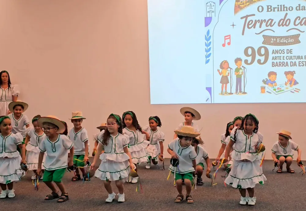 Primeiro dia do Concurso Cultural “O Brilho da Terra do Café” emociona público em Barra da Estiva