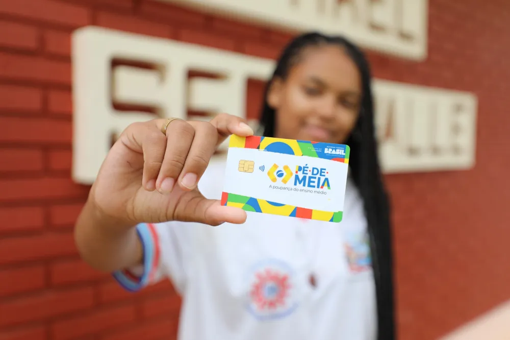 Pé-de-Meia garante incentivo extra de R$ 200 para estudantes que fizerem o ENEM 2026