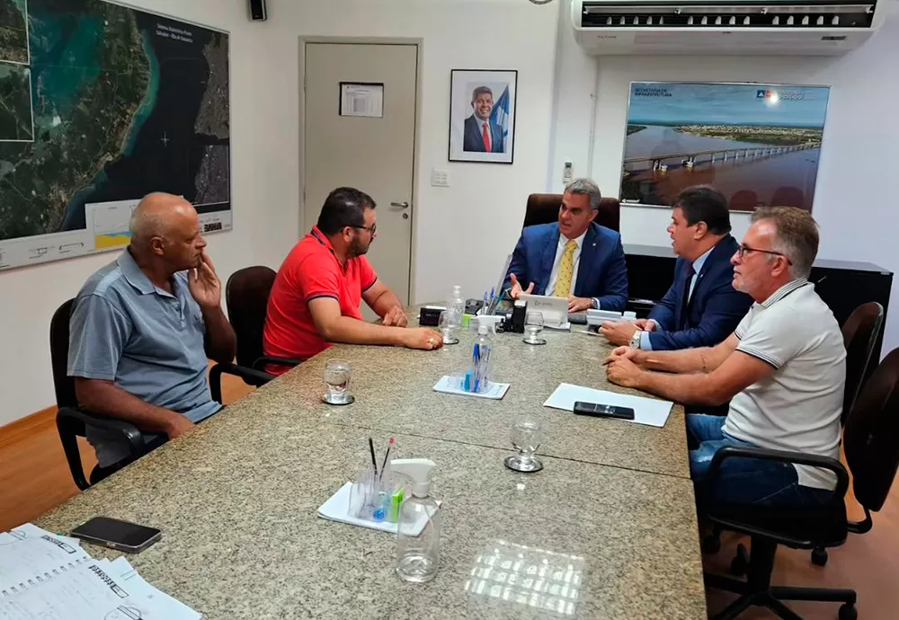 Deputado Marquinho Viana e Prefeito de Boquira se reúnem com secretário de Infraestrutura Estadual