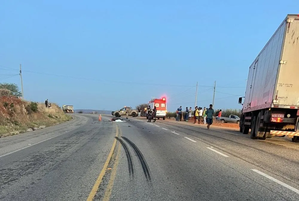 Motociclista morre em colisão frontal com carreta na BA-262, em Anagé