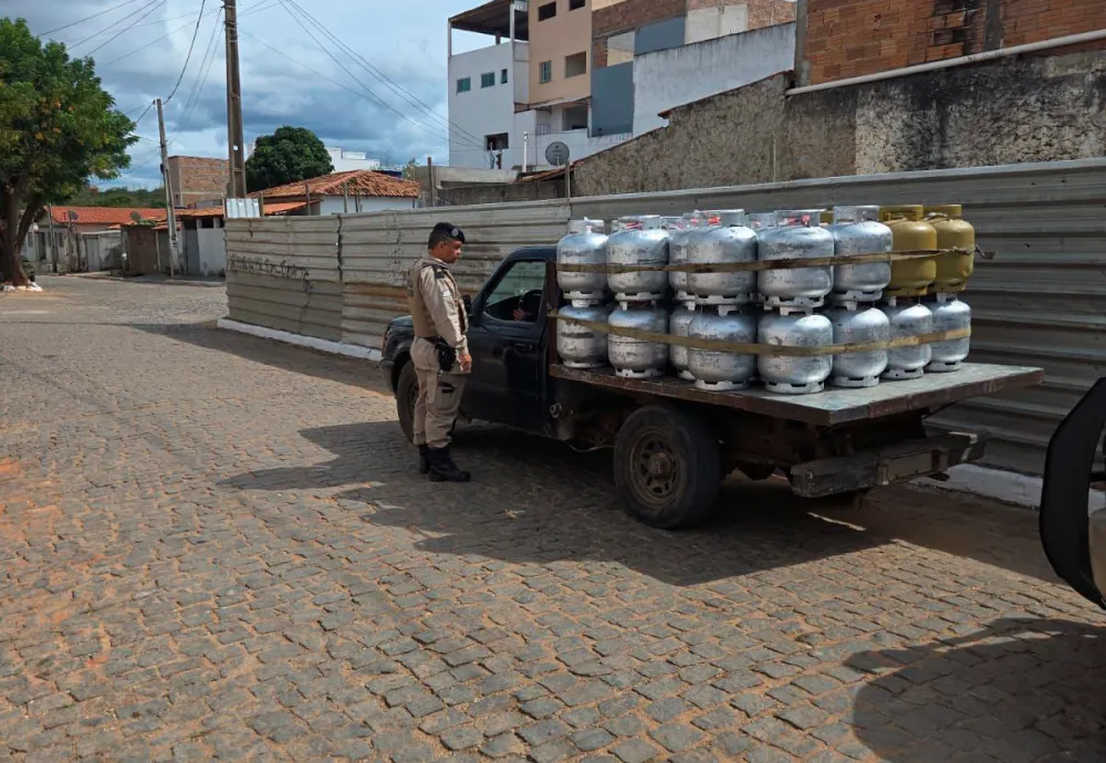 Polícia Militar apreende veículo adulterado com carga irregular de gás em Presidente Jânio Quadros