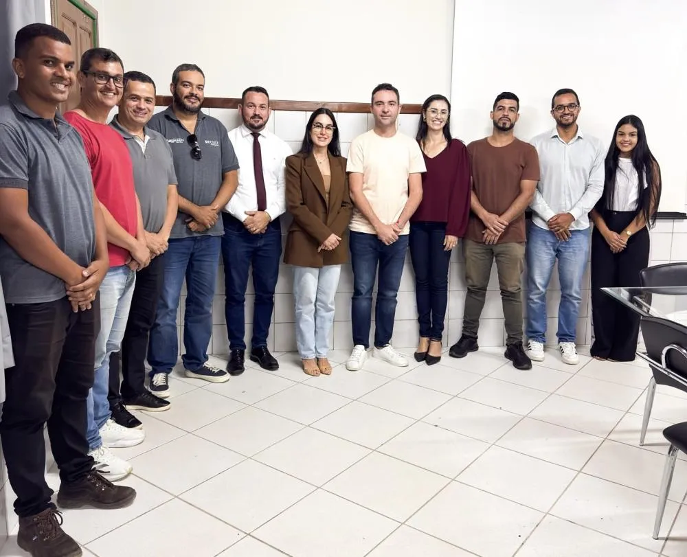 Prefeito Fabrício Abrantes discute plano de ações para animais em situação de rua em Brumado