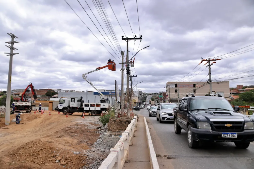 Obra da ponte do São Félix avança com remoção e substituição de postes em Brumado