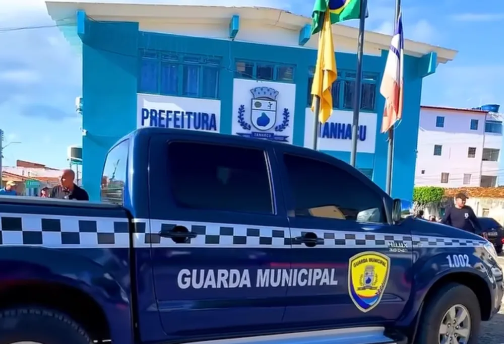Prefeitura de Tanhaçu entrega nova viatura para reforçar atuação da Guarda Municipal