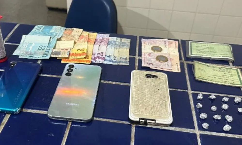 CETO do 24º BPM apreende drogas e conduz três indivíduos à Delegacia em Brumado