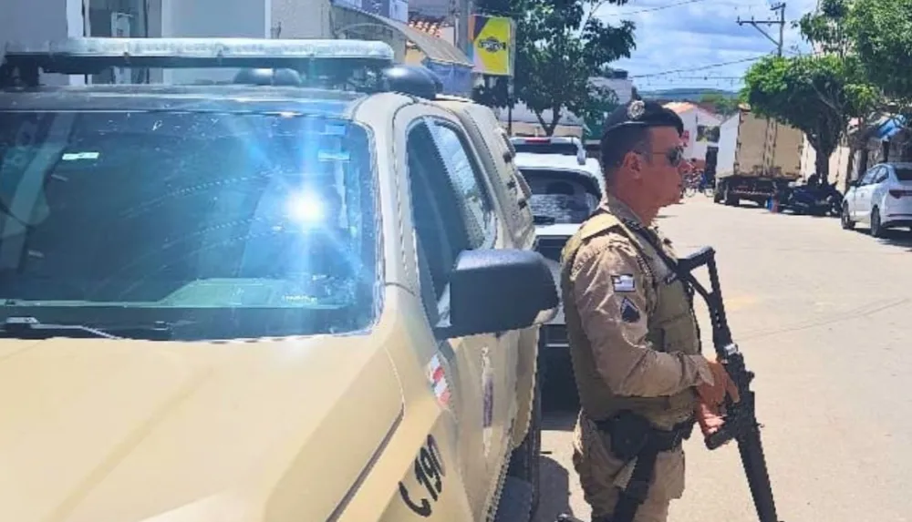 Homem é detido após agressão deixar jovem ferido na Avenida Brasil, em Ituaçu